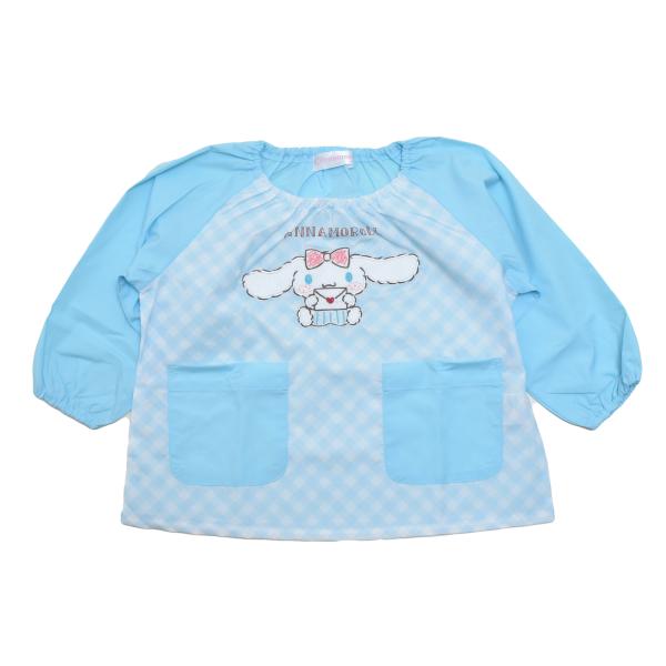 サンリオ シナモロール 柄の長袖スモックです。衿ぐりと袖口はゴム仕様、薄手でゆったり仕様のスモックなので、入園・入学準備に最適です。また普段使いにも好まれています。素材：　綿35%　ポリエステル65％　中国製　　販売地域：日本限定　前身頃の...