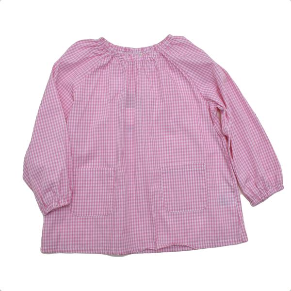 みじん格子柄の長袖スモックです。衿ぐりと袖口はゴム仕様、薄手でゆったり仕様のスモックなので、入園・入学準備に最適です。また普段使いにも好まれています。　後ろ首元にフック掛ループ付き素材：ポリエステル65％綿35%　　中国製　　販売地域：日本...