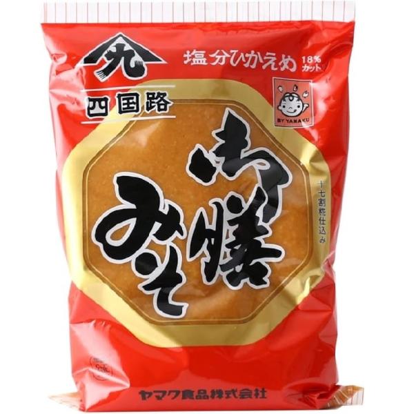 徳島県特産の赤系甘口の米味噌で米こうじをふんだんに用いて熟成発酵させた塩分ひかえめの味噌です。●【産地】日本　【生産者】ヤマク食品（株）　【仕入元】ヤマク食品（株）　【商品コード】6182