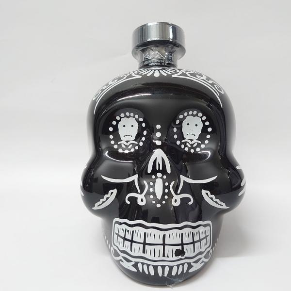 ボトルデザインは全て手書き。ブルーアガベ100％から造られている。アメリカン・ホワイトカスクにて2年間熟成させたテキーラ。コーヒーやチョコレートのような美しいアロマ。●【産地】メキシコ　【度数】40.0°　【容量】700ml　【商品コード】...