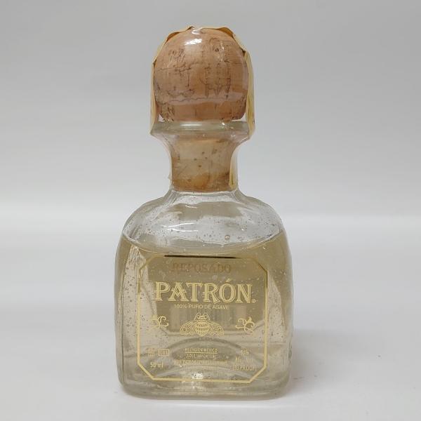 パトロン・レポサドは、オーク樽で６ヶ月以上の熟成をされた テキーラです。●【産地】メキシコ　【度数】40.0%　【容量】50ml　【商品コード】654042