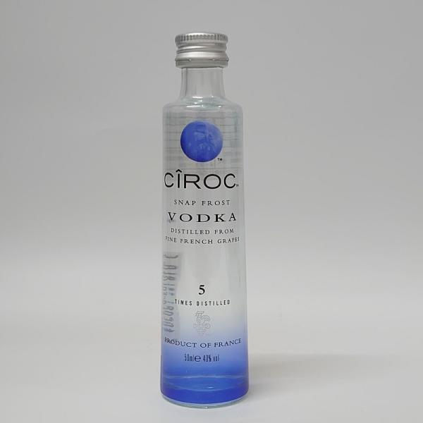 フランス産のプレミアムウォッカ。微かに柑橘系の香りがし、新鮮な風味を楽しめる１本です。●【産地】ポーランド　【度数】40.0%　【容量】50ml　【輸入元】有限会社マツダ<br>【商品コード】654139