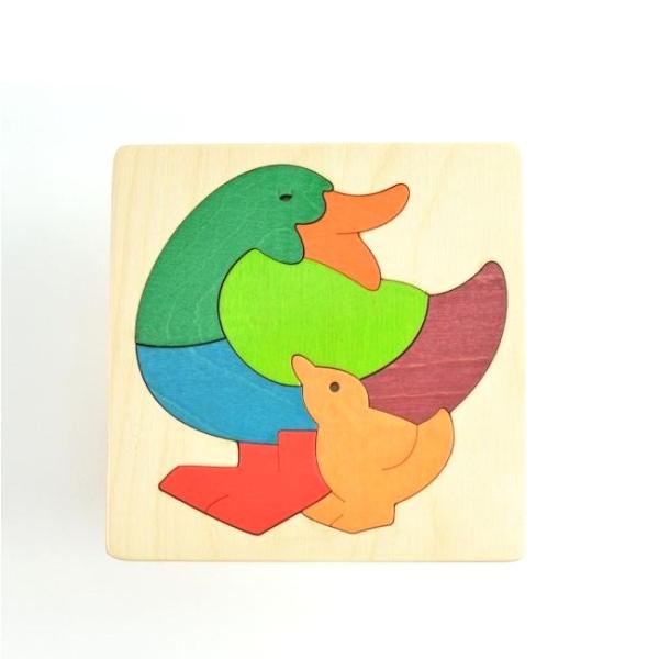 商品名：ジョージラック カラフルパズル あひる GL6501サイズ：15×15cm対象年齢：2歳〜素材：木デザイン的に考慮された配色が、一つ一つのパーツをはっきりとわかりやすくしています。一層だけのパズルなので、小さなお子様にもお勧めです。