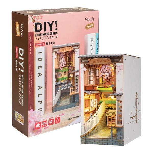 商品名：つくるんです！ ブックヌック 桜さく駅 666429-TGB01T【日本語説明書付き】・お客様によるDIY組み立てキットです（完成品ではありません）・日本語説明書付き・ピース数：340ピース・組み立て完成サイズ：W190×D115×...