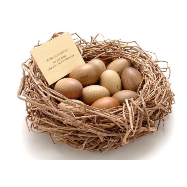 グットトイ認定おもちゃ商品名：KEM 森の鳥達からの贈りもの・木のタマゴ素材：ニレ・ナラ・クルミ・センサイズ：Φ45mm製作：KEM工房・津別工芸社北海道産の地場の木で作られた木のタマゴです。それぞれの木の素材感をお楽しみ下さい。手触りが良...