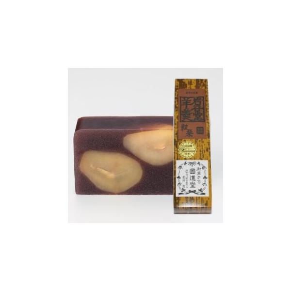 上質な小豆と栗のバランスが絶妙。滑らかな羊羹と丸ごとの栗の触感をお楽しみください。縦232mm×横62mm×高さ36mm525g