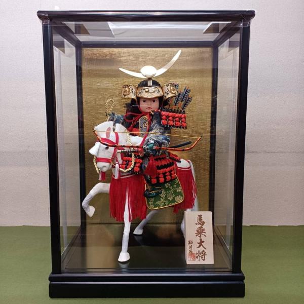 5月人形　馬のり大将8号ガラスケース入り 楽天市場】五月人形 吉徳大光 武者人形「馬乗大将」ガラスケース