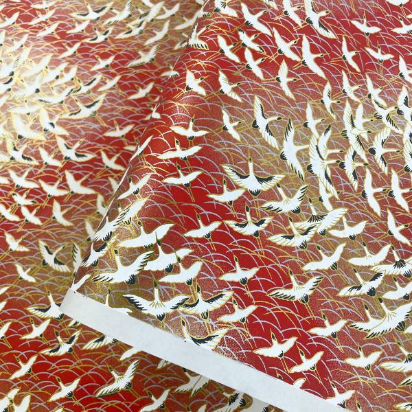 友禅和紙 豪華 飛び立つ鶴 赤地に金雲 大判 約63ｘ93cm 千代紙