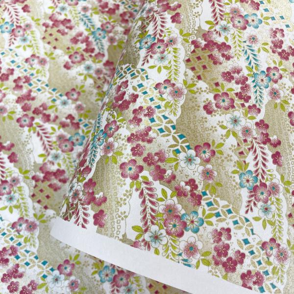 友禅染の着物のような華やかな柄の和紙です。折り紙、和紙人形、小物作り等々のクラフトにお使い頂けます。サイズ： 630mm x 930mm (柄により若干誤差があります。)産地： 京都備考： 機械漉和紙