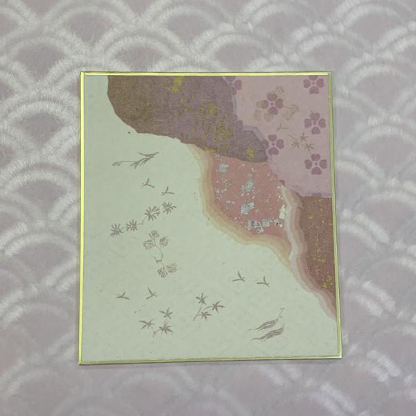 優雅な切り継ぎ風の豆色紙です。書画、貼り絵、ちぎり絵などにご活用ください。サイズ：135mm × 120mm＊こちらの商品はクリックポストで発送させていただきます。＊ご注文数量や他の商品との同梱の場合は発送方法や送料が変わる場合がございます...