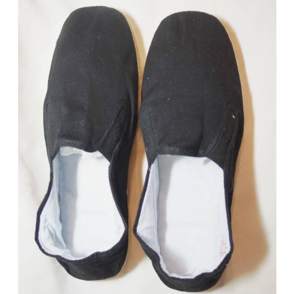 １足でメール便発送対応しますが、サイズによってはできませんので、ご注文後に再度ご案内いたします。本体素材:＝綿、表地:＝コットン■素材：綿100％ ■ソール：布製（千層底）昔ながらの中国伝統的な布靴 カンフーシューズ がこれです。「千層底」...