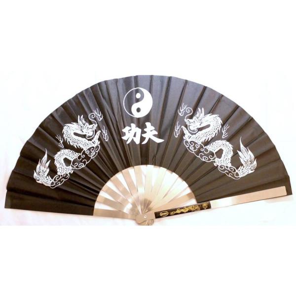 太極拳・カンフー 功夫 武闘 鉄扇子 軽量安価型 鉄扇 双龍柄 黒色 専用袋別売重量約390g、片方の柄の長さ34cm色:黒、青、赤の3色中国大陸製の軽量型安価品双龍柄振りかざして開くと、扇子を開く快適な音が出ます。 ※こちらの安価品は、作...