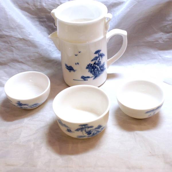 4点茶具（茶器）セット<br>◆品のある食器類のセット。<br>◆業務用でのご使用の他、ギフトでも喜ばれる茶具セットです。●サイズ/茶碗3個：約直径φ60mm×高さ30mm茶漉し1個： 約直径φ70mm×高さ50mm...