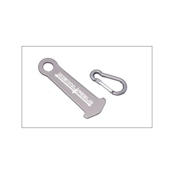 ■詳細■○カラー：ガンメタ○カラナビ付属○ラチェットチンストラップ用▲注意点▲※製品はアルマイト処理につき画像の色合いとは異なる場合があります。※通常のベルトループタイプには使用できません。※ヘルメットロックを使用しやすくする補助的なアイテ...