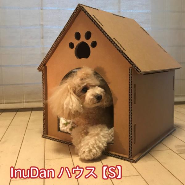 犬用のペットハウス。 落ち着いた色合いで、リビングに置いても気にならないすっきりしたデザイン。軽いので移動も楽々！強化段ボールなので丈夫です！【二層強化段ボールと三層強化段ボールの違い】二層強化段ボール・層：二層（AAフルート）・厚み：10...