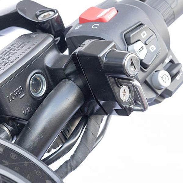 適合車種：HONDAレブル250/500/1100シャドウスティードYAMAHADC/DSC1100BOLT/RスペックDC/DSC400KAWASAKIW800●国産インチハンドル車対応のレバーホルダー用ヘルメットロック。ネジピッチ33〜...