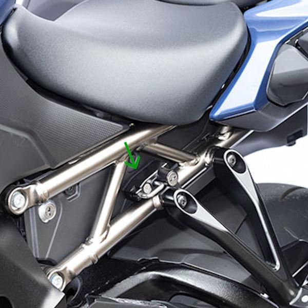 適合車種：SUZUKIGSX-S1000GT 【8BL-EK1AA】2022 y-●ツーリングを考えて登場したGSX-S1000GTをさらに使いやすくする定番の便利アイテムが登場！パニアケース取付も考慮し、ヘルメットロックの位置を設定。タン...