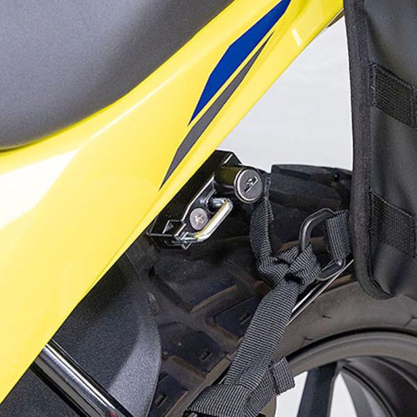 適合車種：SUZUKIV-STROM250SX 【8BK-EL11L】2023y−●あれば便利なアイテムで必須なのがヘルメットロック！多くの声に応え、V-STROM250SX用がついに登場！キジマ社バッグサポートとの兼ね合いも考え、使い勝手...