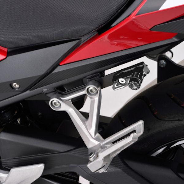 適合車種：HONDACBR400R（'19〜'23）〈2BL/8BL-NC56〉400X（'19〜'22）〈2BL/8BL-NC56〉カギが増えない、ダイヤル式ヘルメットロックダイヤル式なのでカギが増えないヘルメットホルダー。車種専用設計な...