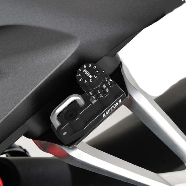 適合車種：HONDACB125R（'18〜'23）〈2BJ-JC79/8BJ-JC91〉CB250R（'18〜'24）〈2BK-MC52/8BK-MC52〉カギが増えない、ダイヤル式ヘルメットロックダイヤル式なのでカギが増えないヘルメットホ...