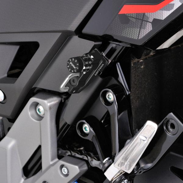 適合車種：SUZUKIV-strom250（'17〜'24）〈2BK-DS11A/8BK-DS12E〉カギが増えない、ダイヤル式ヘルメットロックダイヤル式なのでカギが増えないヘルメットホルダー。車種専用設計なので、ボルトオンで装着できます。...