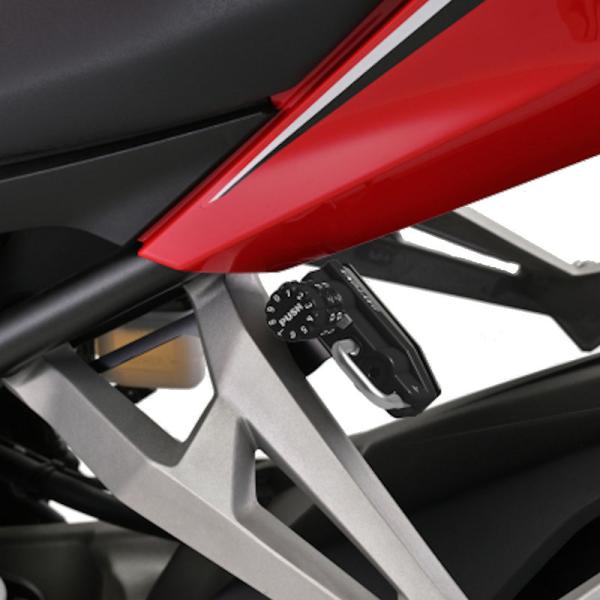 適合車種：HONDACBR250RR（'17〜'24）〈2BK-MC51/8BK-MC51〉カギが増えない、ダイヤル式ヘルメットロックダイヤル式なのでカギが増えないヘルメットホルダー。車種専用設計なので、ボルトオンで装着できます。解錠する数...