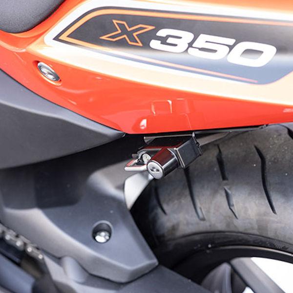 適合車種：HARLEY DAVIDSONX350 【8BL-X30】2023y−●あれば便利なアイテムの中で期待されるパーツであるヘルメットロックシリーズにX350用が登場！車体から少し離れる際に、車体左側にヘルメットロックを設置。●スチー...