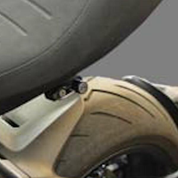 適合車種：DUCATIDIAVEL1260/S　2019y-●ご要望が多かったDUCATI1260/Sのヘルメットロックが完成しました。DUCATIの中でも異色のデザインに違和感なく装着出来ます。●ステー：スチール製ブラック仕上げ