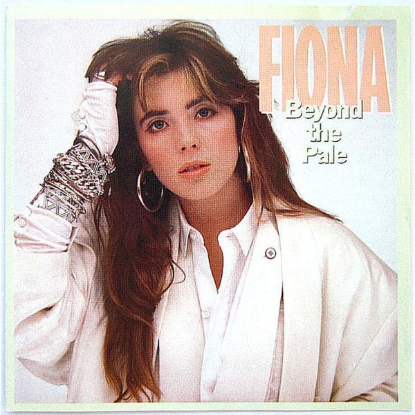 輸入盤／1986年作品、2004年再発盤／歌詞掲載ディスクの再生面に目立つキズ2箇所あり（再生には影響ない程度です・再生チェック済）／ジャケット（リーフレット）にキズやシミ汚れあり／全体に変色（黄ばみ）あり／ほか、目立つキズや汚れ等無し商品...