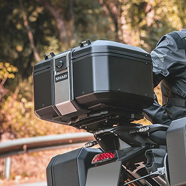 SHAD TR55B TERRA アルミトップケース 55L (ブラック) : モトパーツ