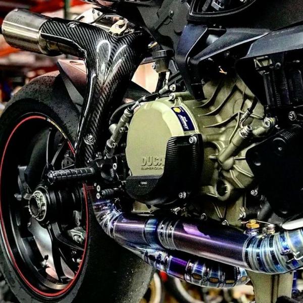 【説明】オーストラリアのマフラーメーカー、ヴァンデモンパフォーマンスのフルチタンの1199 1299 1299SP/R  フルエキゾーストマフラー。最先端の製造プロセスを用いて最高品質の材料から作られており、美しい溶接と完璧なフィッティング...