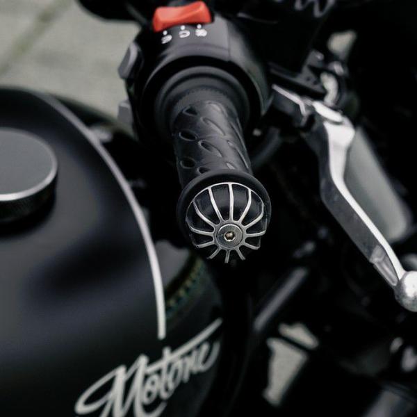 トライアンフ T100 T120 ボバー スクランブラー スピードツイン スラクストン等 バーエンド コントラストカット Motone