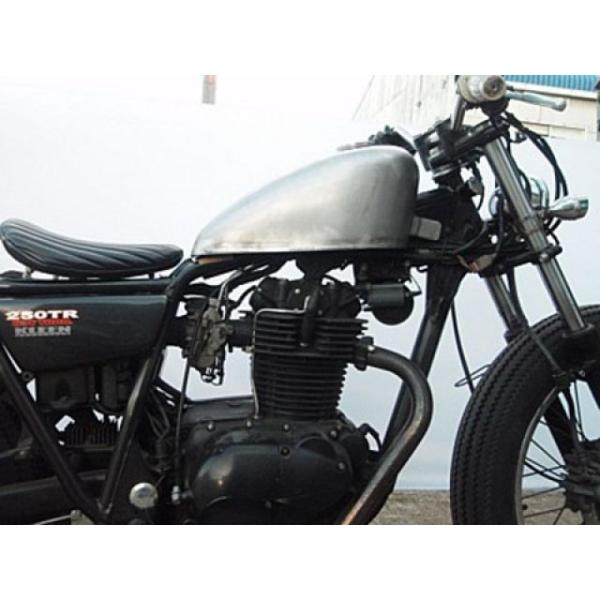 部品屋K&W 250TR ローマウントスポーツスタータンク K&W : モトメガネ2
