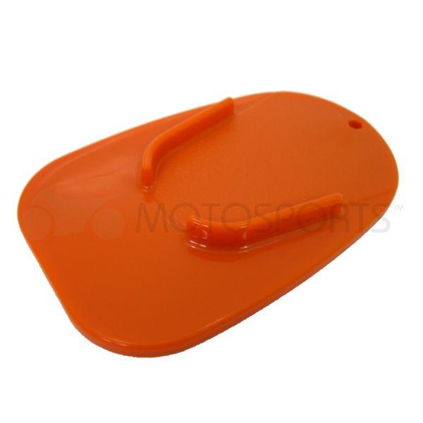 不安定な場所でもこのキックスタンドパッドをサイドスタンドの下に置くだけで、安心してバイクを停めることができる便利アイテムです。・カラー：オレンジ・サイズ：126mm×82mmオートバイ バイク 自転車 転倒防止 スタンドプレート 砂利道 ぬ...