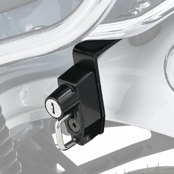 ヘルメットホルダーが純正で装備されていない車両にボルトオンで装着できるヘルメットホルダー。純正ライクな見た目が車両の雰囲気を崩しません。車種専用設計なので、スマートに取り付けが可能です。●適合車種：DAX125(23) 左側専用●純正のよう...