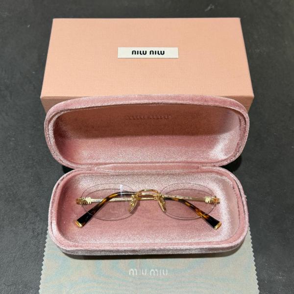 miu miu（ミュウミュウ） 参考上代69300円 ロゴ サングラス リムレス
