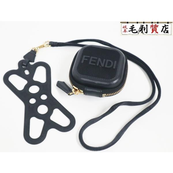 FENDI AirPodsケース　ストラップ FENDI - フェンディAirpodsケース ショルダー ビーズ ピンクの