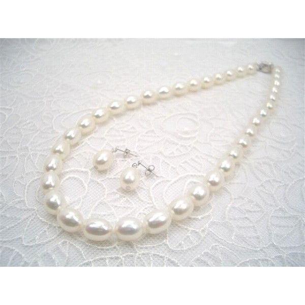 淡水真珠オーバルパールネックレスセット（A）イヤリング（B）ピアス  