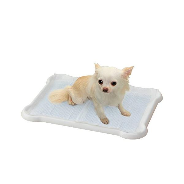カラー：ホワイトスタイル：レギュラー【シーツがズレない】:シーツを置くだけ、はがすだけの2ステップで、簡単にシーツ交換ができるペットトレー。ペットが上で動き回ってもシーツがずれない。【水洗いOK】:汚れが付いても水で洗えば繰り返し使用できる...