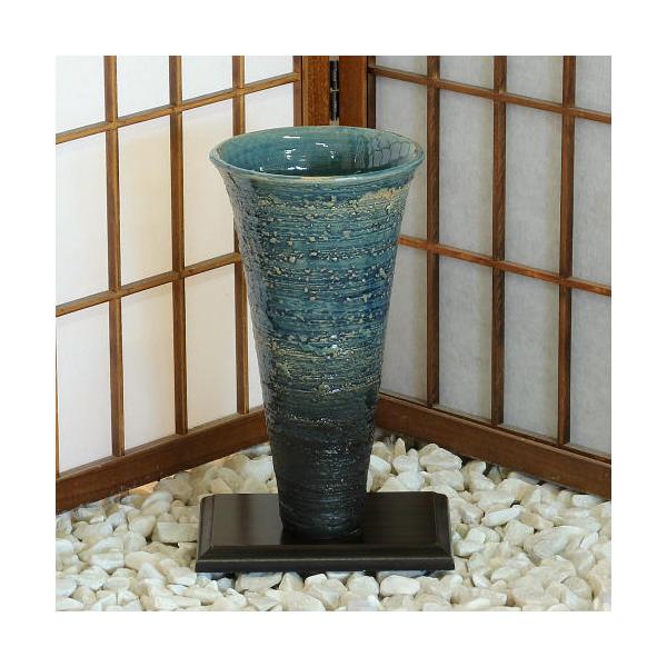 【スペック】立花 花器：Φ14.5×高さ27(cm)樹脂剣山受付信楽焼・国産【備考】花台などは付きません。華道用品にて別売りで販売しております。箱に入れてお届けします。池坊などの、華道、生花用としてお使い頂ける、おしゃれな生け花の花器です。...