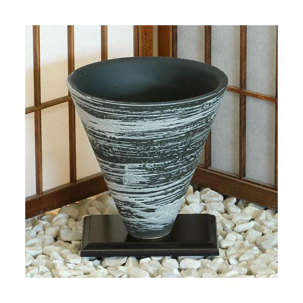 【スペック】立花 花器：Φ20.5×高さ20.5(cm)樹脂剣山受付信楽焼・国産【備考】花台などは付きません。華道用品にて別売りで販売しております。箱に入れてお届けします。池坊などの、華道、生花用としてお使い頂ける、おしゃれな生け花の花器で...