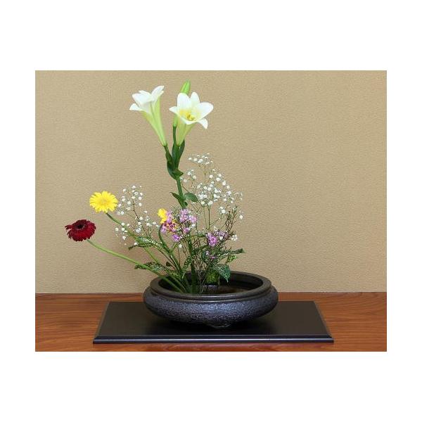 【スペック】水盤 11号：Φ32.5×高さ8.5(cm) 信楽焼・国産【備考】花台等は付きません。華道用品にて販売しております。箱入りでお届けします。池坊・嵯峨御流など、華道、生花用としてお使い頂けるおしゃれな生け花の花器です。盆栽やオブジ...