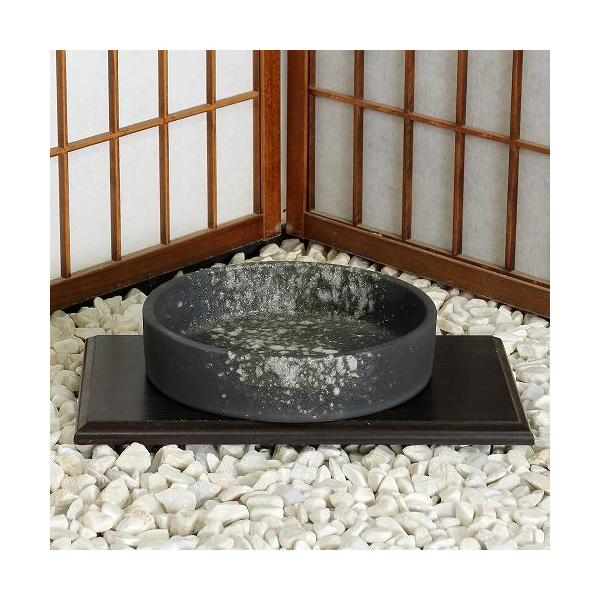 【スペック】水盤 8号：Φ24.5×高さ6(cm) 信楽焼・国産【備考】花台等は付きません。華道用品にて販売しております。箱入りでお届けします。池坊・嵯峨御流など、華道、生花用としてお使い頂けるおしゃれな生け花の花器です。盆栽やオブジェに、...