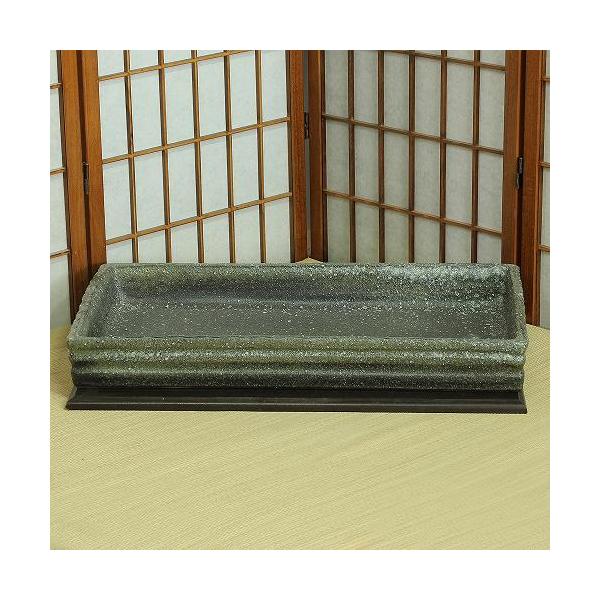 【スペック】水盤 20号：幅60×奥行33×高さ7(cm) 信楽焼・国産【備考】花台等は付きません。華道用品にて販売しております。箱入りでお届けします。池坊・嵯峨御流など、華道、生花用としてお使い頂けるおしゃれな生け花の花器です。盆栽やオブ...