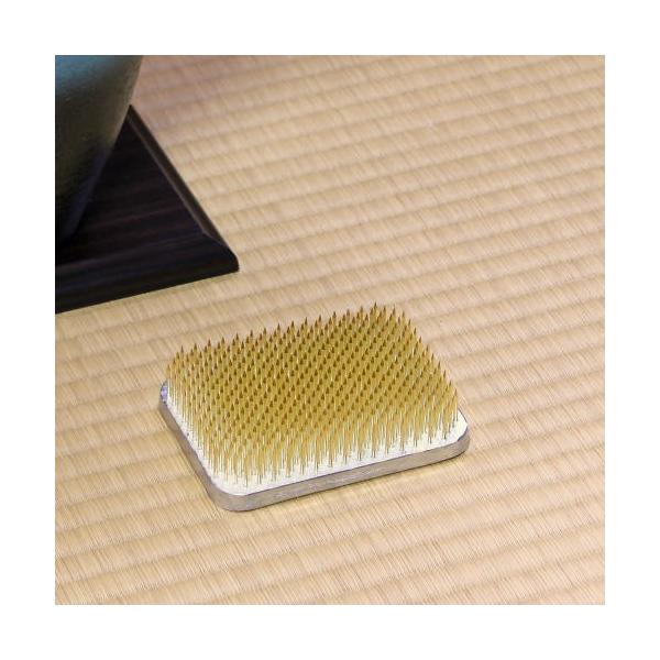 【スペック】剣山:幅11×奥行×8×高さ2.5(cm)針本数:425本国産【備考】これから生け花を始められる方必見!!取り扱いやすい華道用の剣山をリーズナブルな価格にてご提供。 池坊などの、プロや先生も扱う品物だから安心してお使い頂けます。...