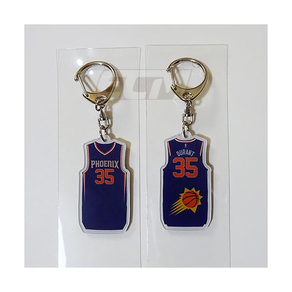 クレジットカード決済の場合のみネコポスでのご発送（350円税込）が可能になりました。ご希望の場合、備考欄に「ネコポス希望」とご記載ください。（記載がないと通常発送です）■商品説明NBA公認のユニフォーム型アクリルキーホルダーです。こちらは国...