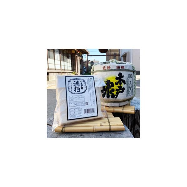 自然栽培米から生まれた、木戸泉酒造の酒粕。独自の高温山廃仕込みで造られたお酒を搾った板粕は、旨みが濃く、ほんのりとした酸味が特長です。発酵ならではのコクと風味が、毎日の料理をよりおいしくしてくれます。お味噌汁や粕汁、甘酒など、幅広くお楽しみ...