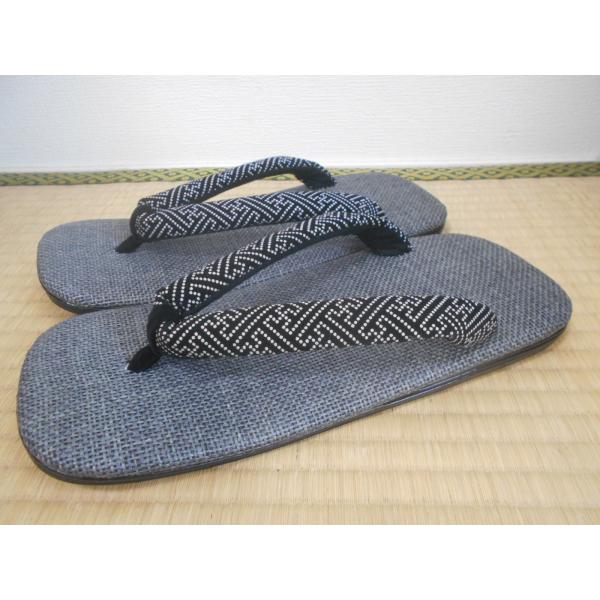 《商品説明》☆素足に快適!!パナマ表の雪駄です。素足に気持ちイイですよ。★鼻緒には印伝風の鼻緒が付いています。☆台はお洒落な重ねの台で、底は丈夫な牛革を使用しています。☆和装に普段履きに、海外のお土産にも如何ですか。《サイズ》★台の実寸は２...