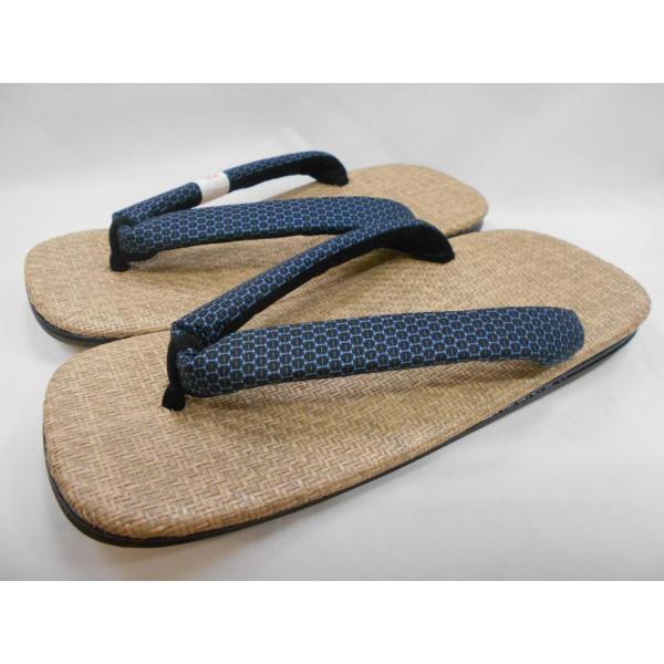 ★素足に好感触・天然パナマ表の雪駄〜大島紬の花緒です。☆汗を吸い取りますのでさらりと涼しげ、気持ち良さが味わえます。★底には丈夫な牛革を使用しています。ライト底のものより数段しっかりしています。☆鼻緒は大島紬の鼻緒を挿げました。裏地はクッシ...