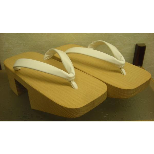 男 真物千両 神戸 桐下駄m 白革鼻緒 お洒落なのめりの下駄 Buyee Buyee Japanischer Proxy Service Kaufen Sie Aus Japan